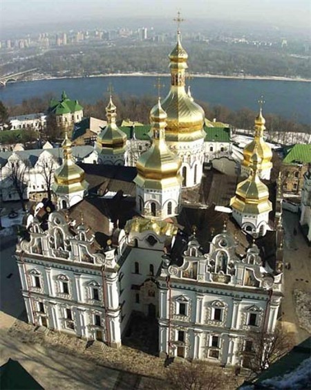 Image - Dormition Cathedral of Kyivan Cave Monastery (aerial view).